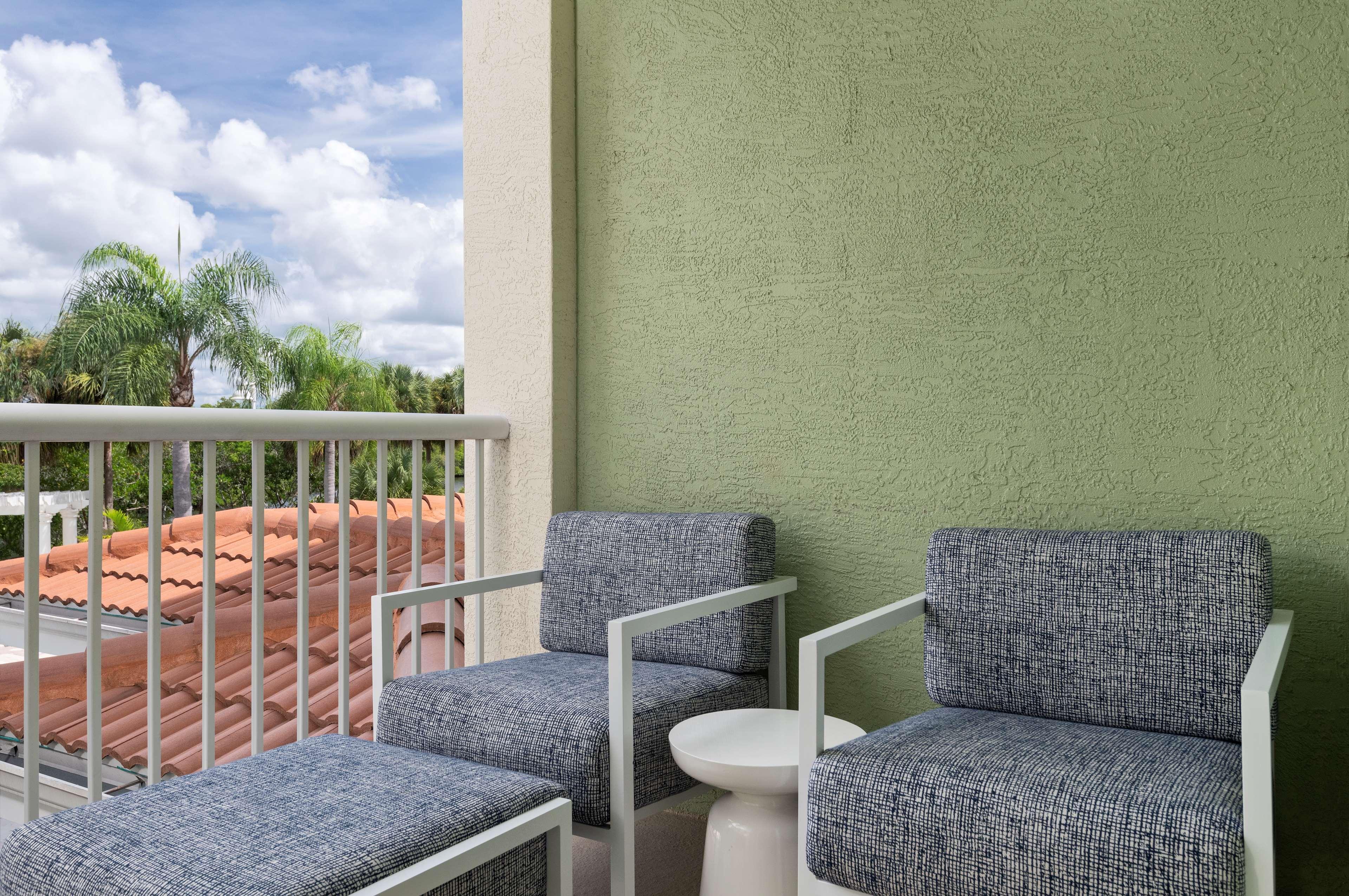 Doubletree Suites By Hilton Naples Naples Park Exteriör bild