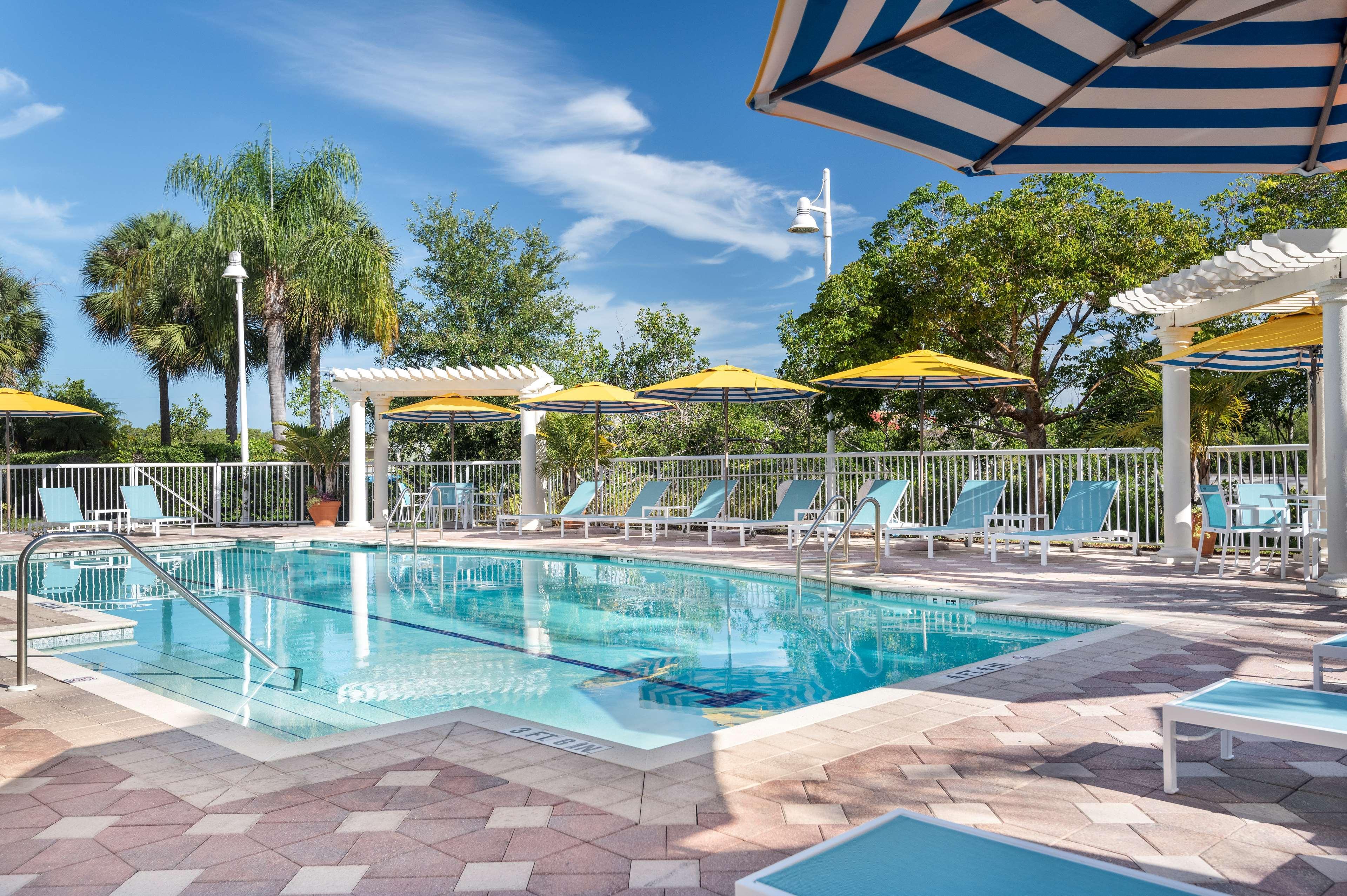 Doubletree Suites By Hilton Naples Naples Park Exteriör bild