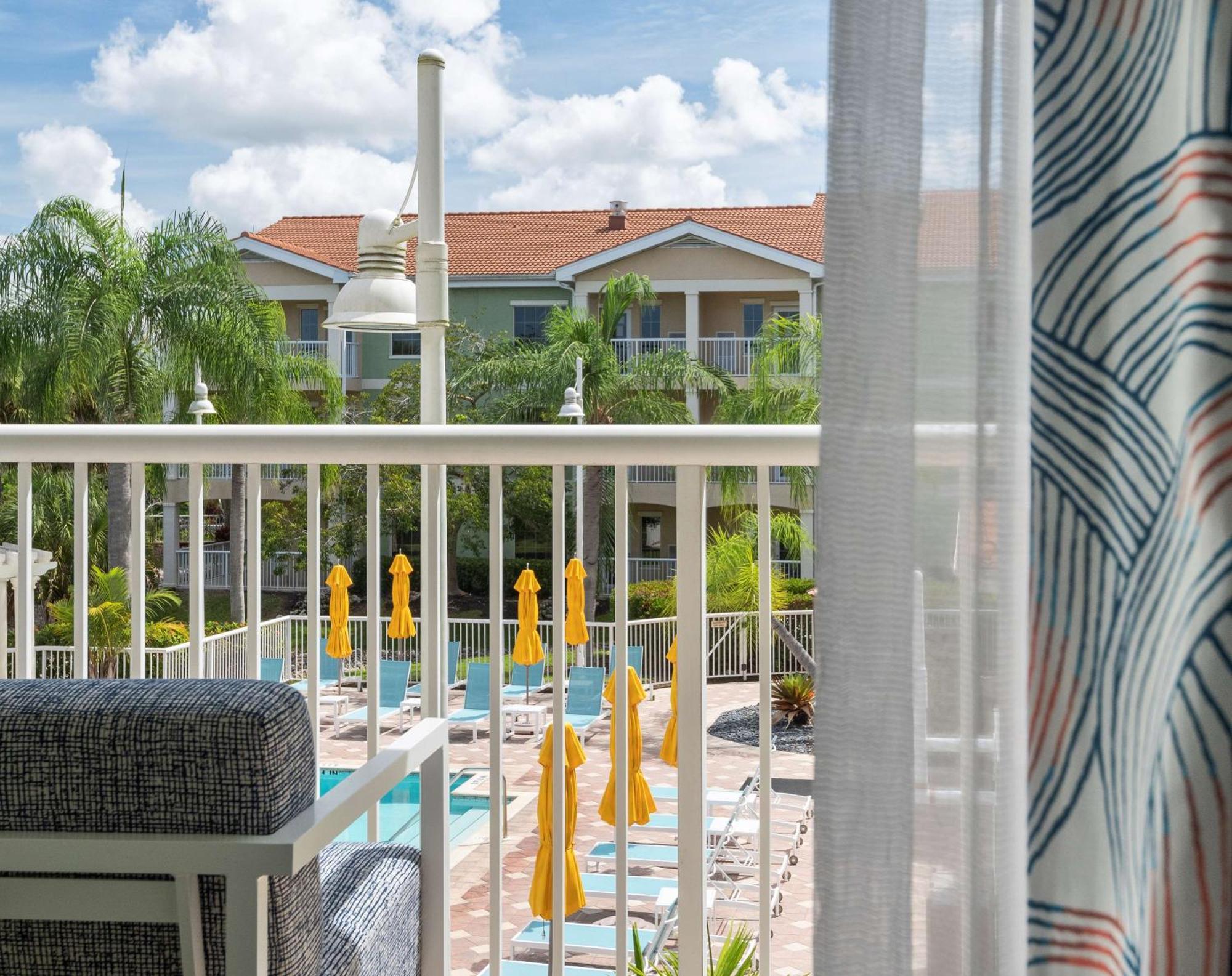 Doubletree Suites By Hilton Naples Naples Park Exteriör bild